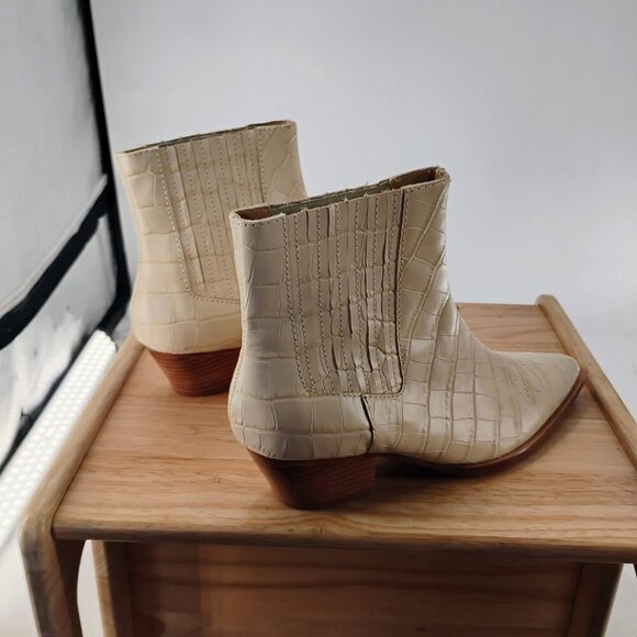 Schutz Briani Women's Snip Toe Crocodile Embossed Leather Bootie Eggshell 7.5B - Picture 8 of 12